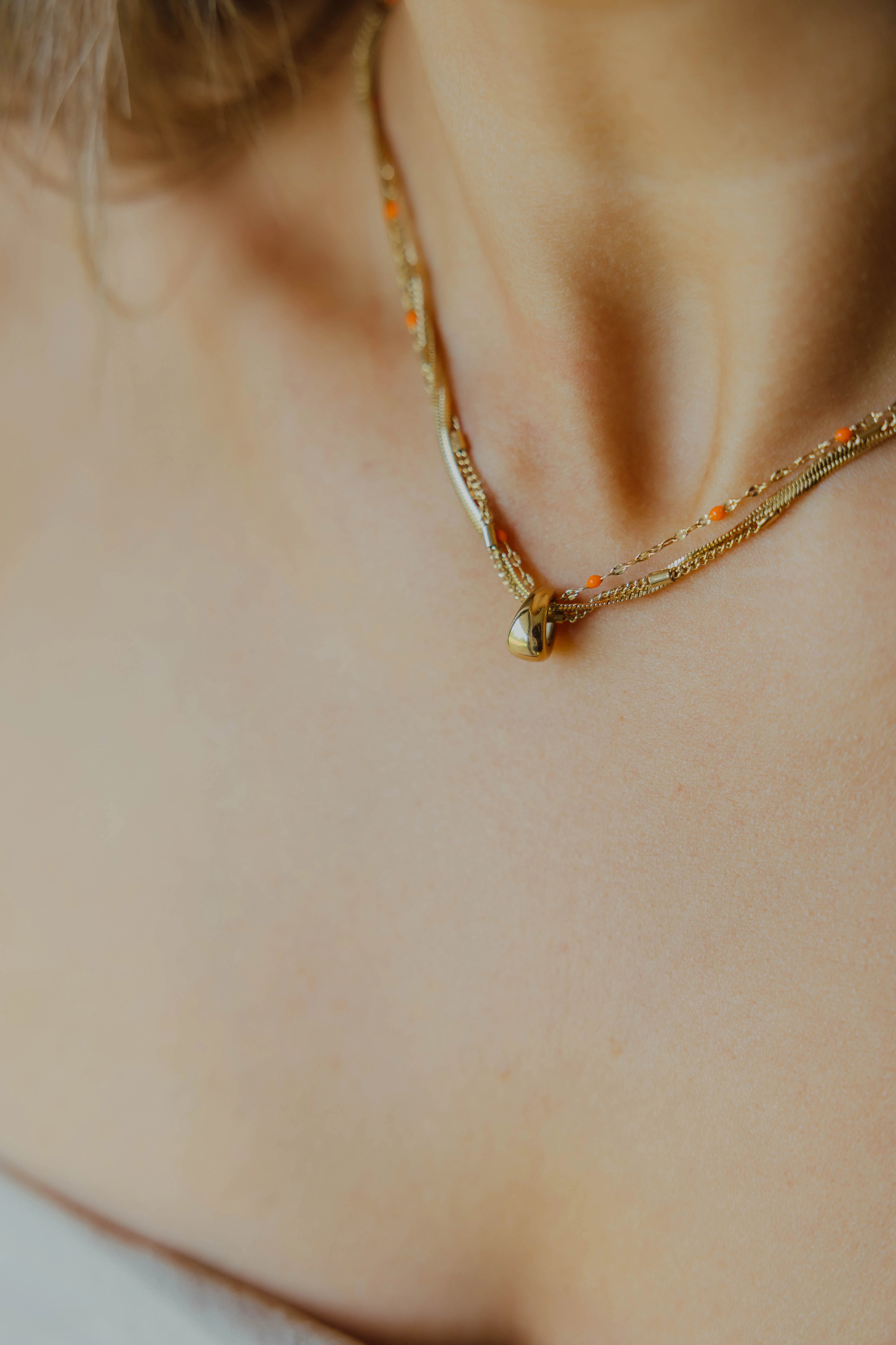 Éclat orange necklace